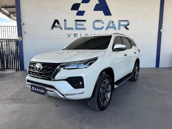 TOYOTA HILUX SW4 2.8 D-4D TURBO DIESEL SRX 7L 4X4 AUTOMÁTICO